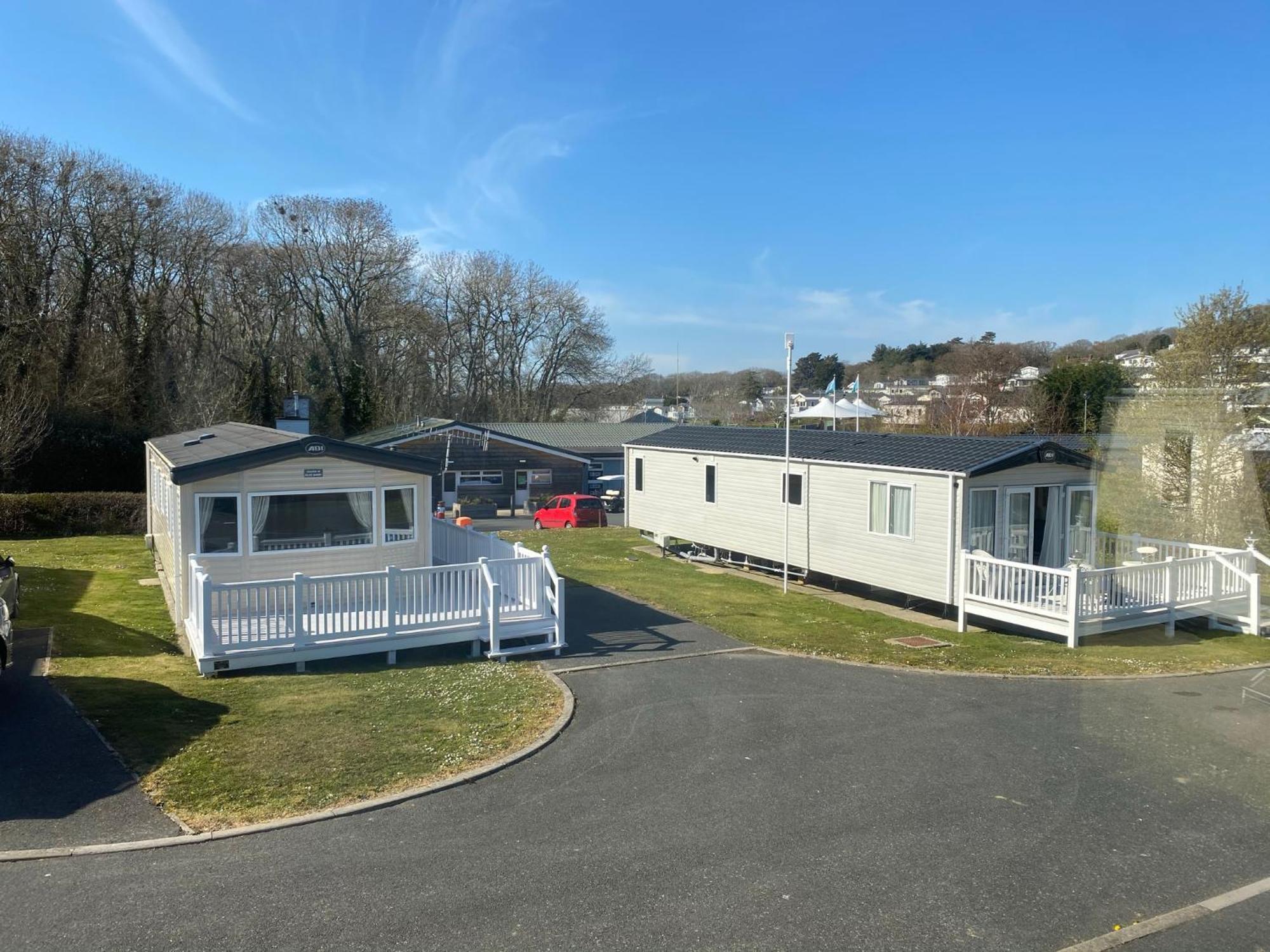 Whitecliff Bay Holiday Park - Most Popular Location Near Pools, Clubs And Beach 本布里奇 外观 照片
