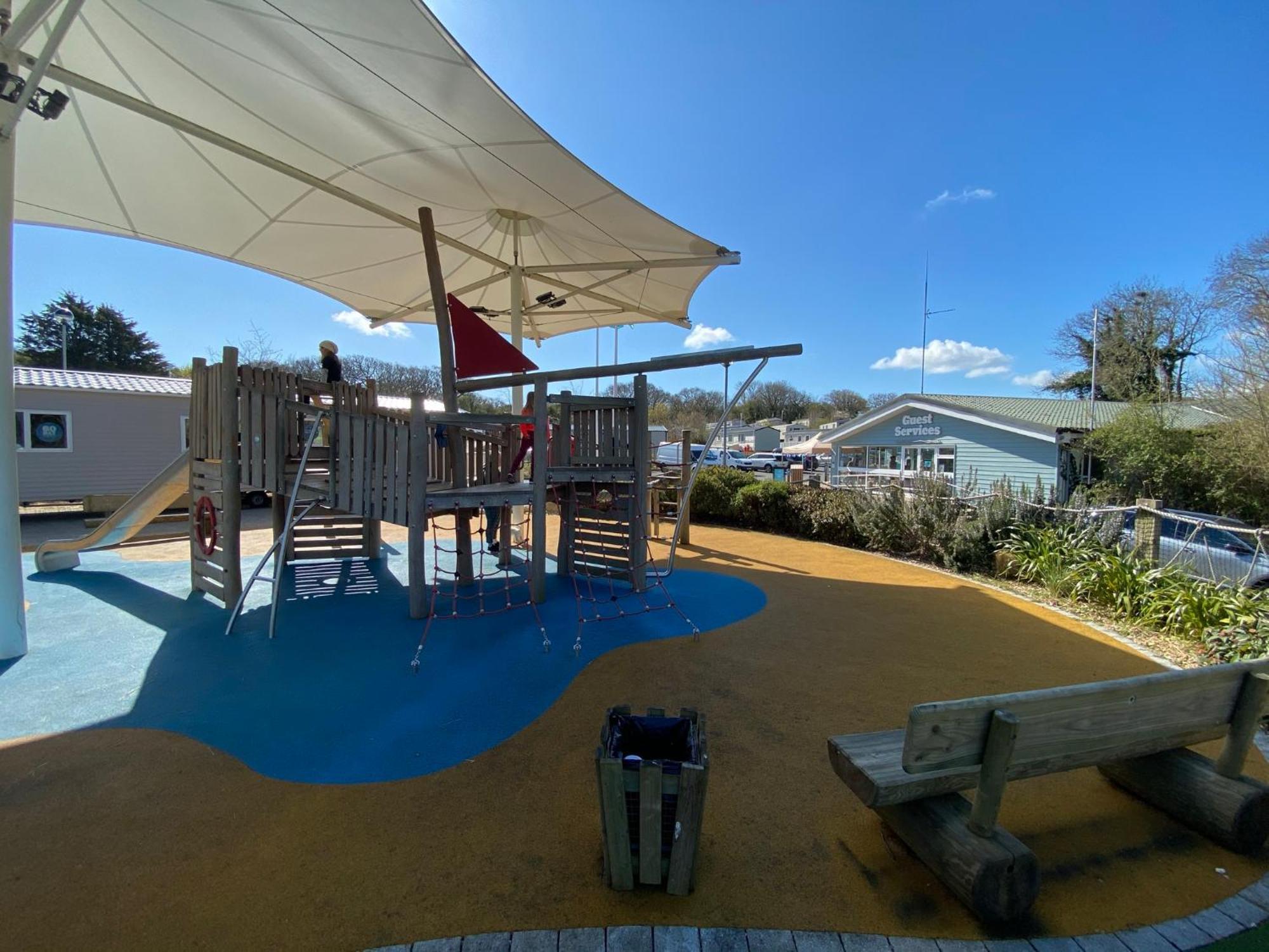 Whitecliff Bay Holiday Park - Most Popular Location Near Pools, Clubs And Beach 本布里奇 外观 照片