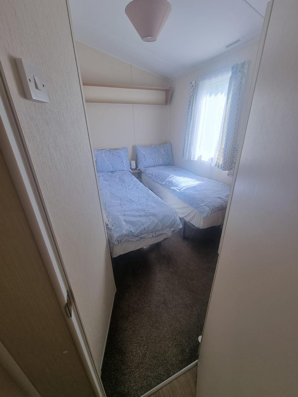 Whitecliff Bay Holiday Park - Most Popular Location Near Pools, Clubs And Beach 本布里奇 外观 照片